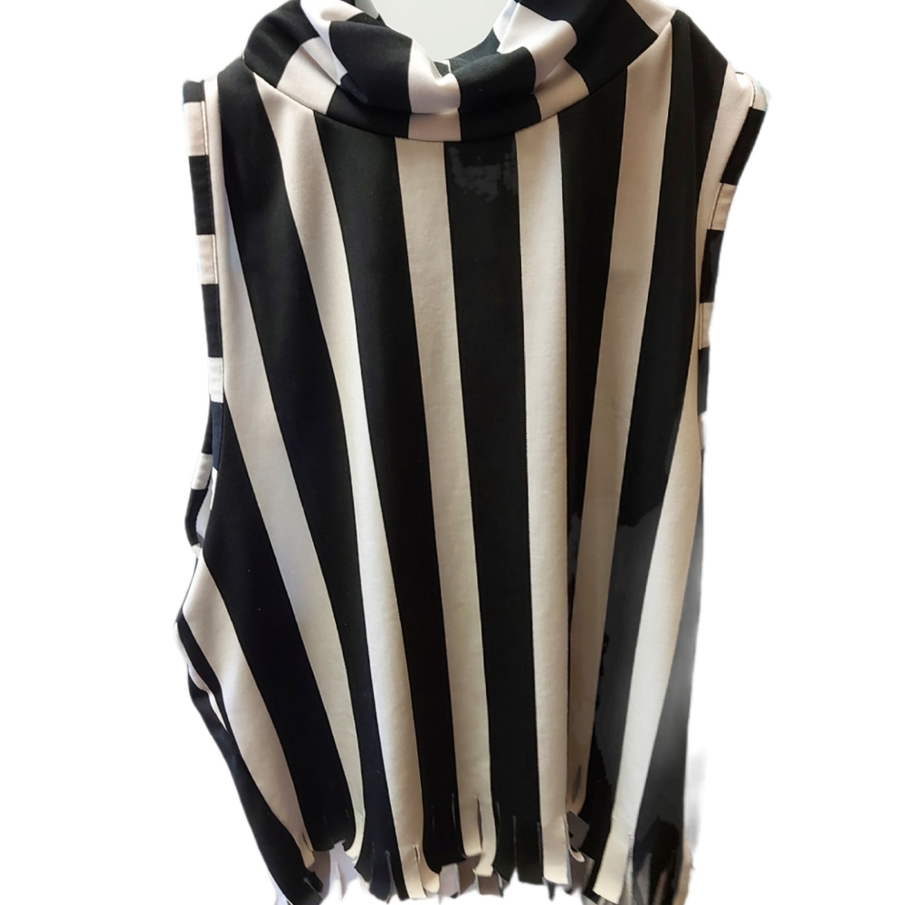 Black and white touch me high neck crop top